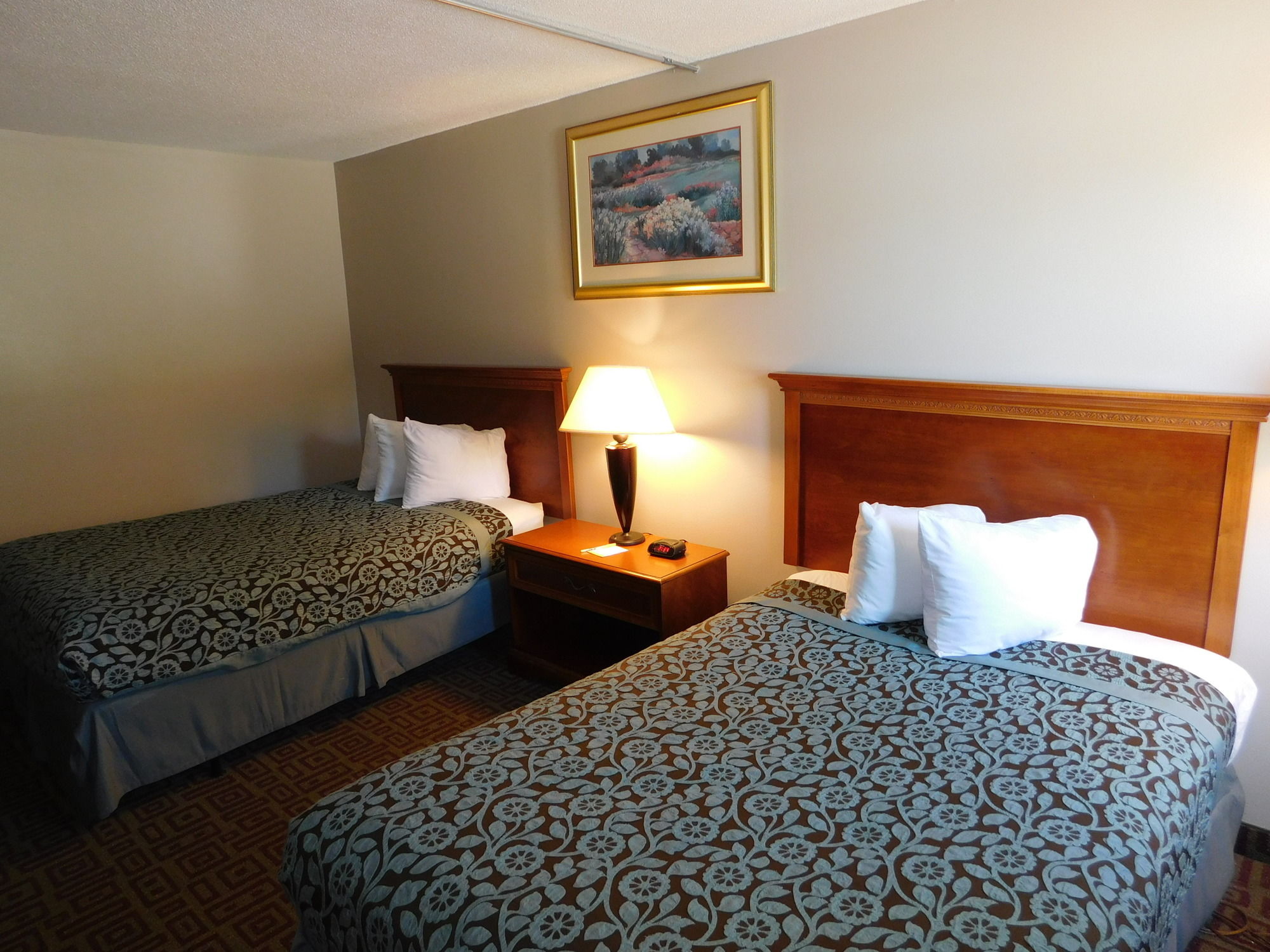 Days Inn by Wyndham West Branch Iowa City Area