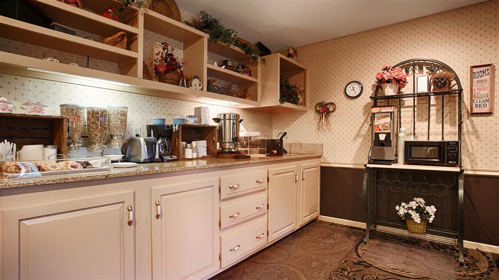 Super 8 by Wyndham Williams