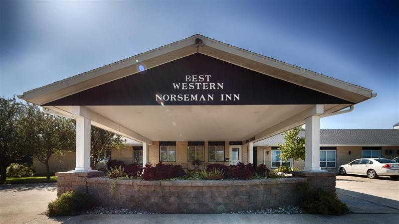 Super 8 by Wyndham Williams