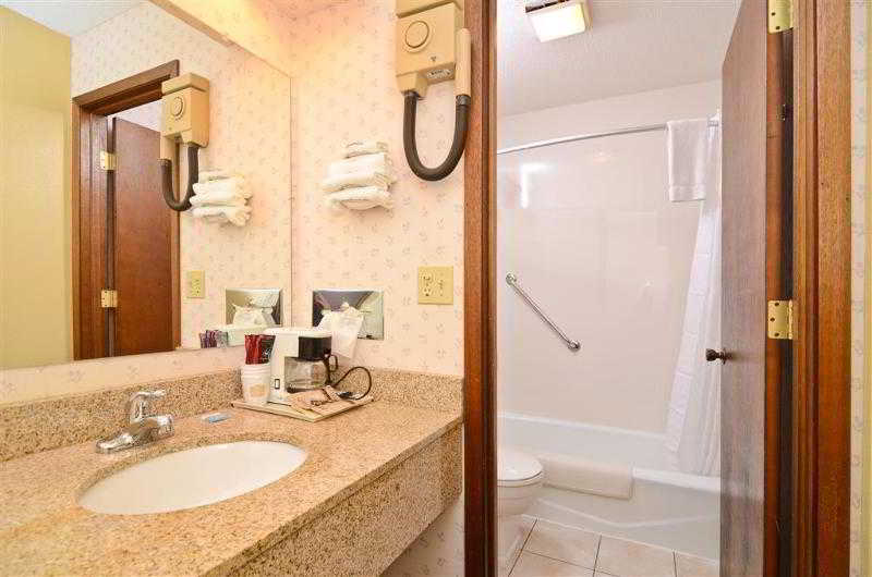 Super 8 by Wyndham Williams