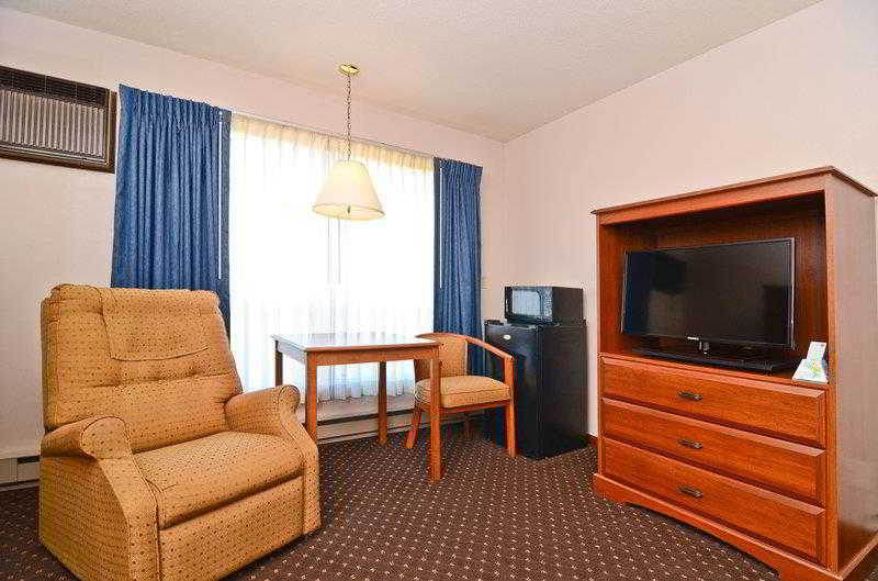 Super 8 by Wyndham Williams