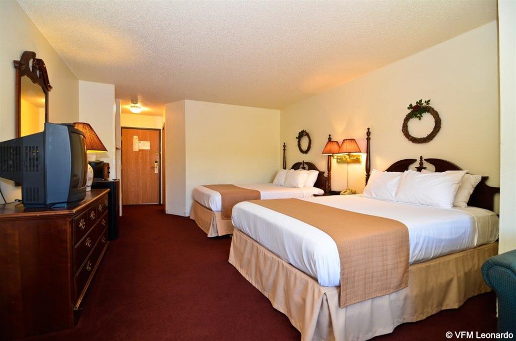 Days Inn & Suites by Wyndham Williamsburg IA North