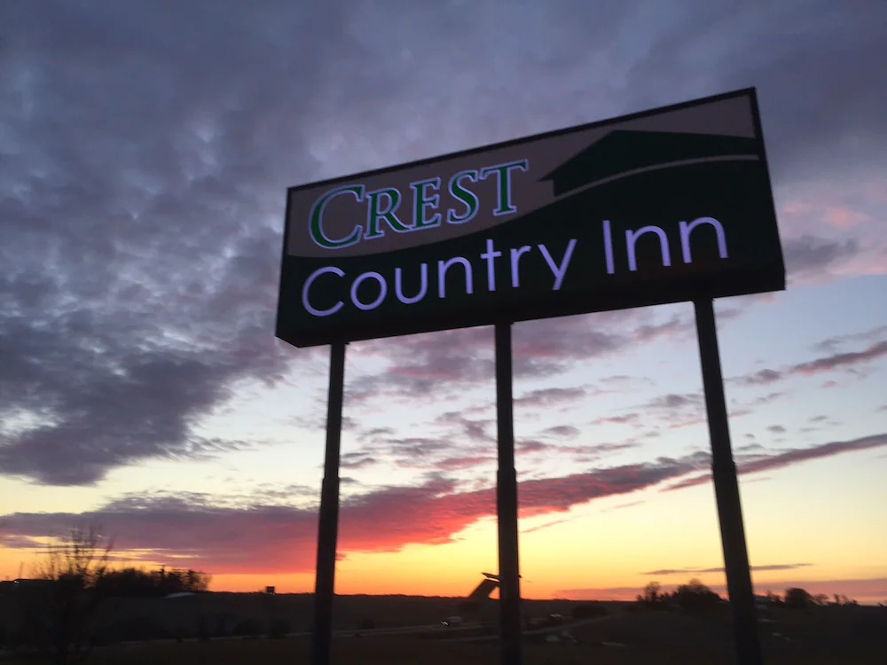 Crest Country Inn