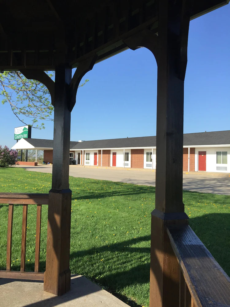 Crest Country Inn