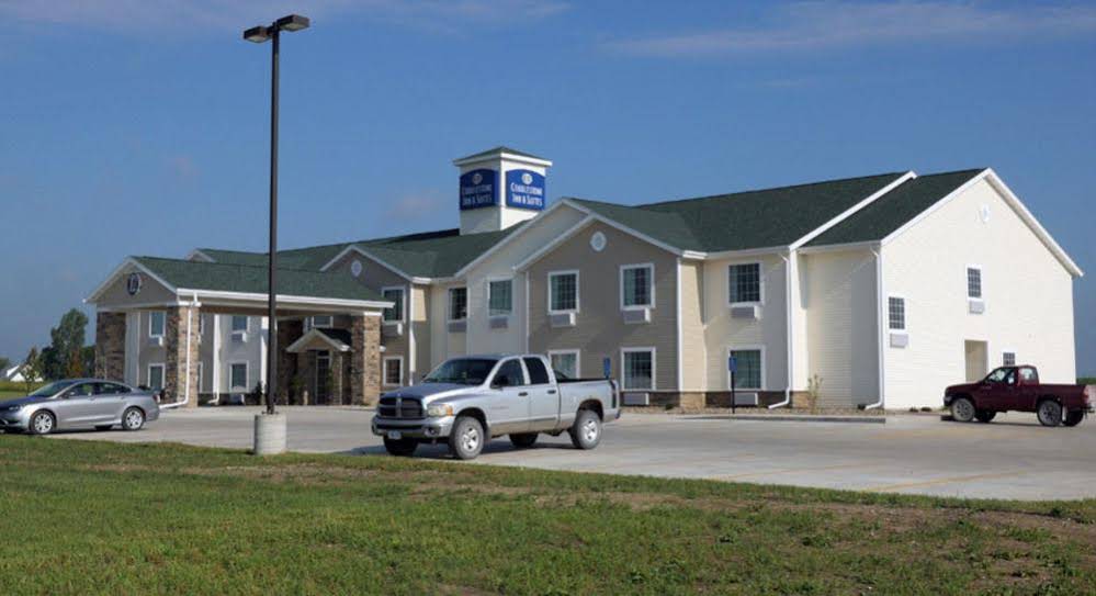 Cobblestone Inn and Suites  Winterset
