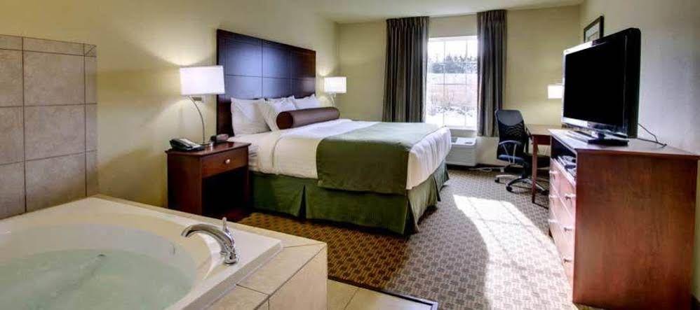 Cobblestone Inn and Suites  Winterset