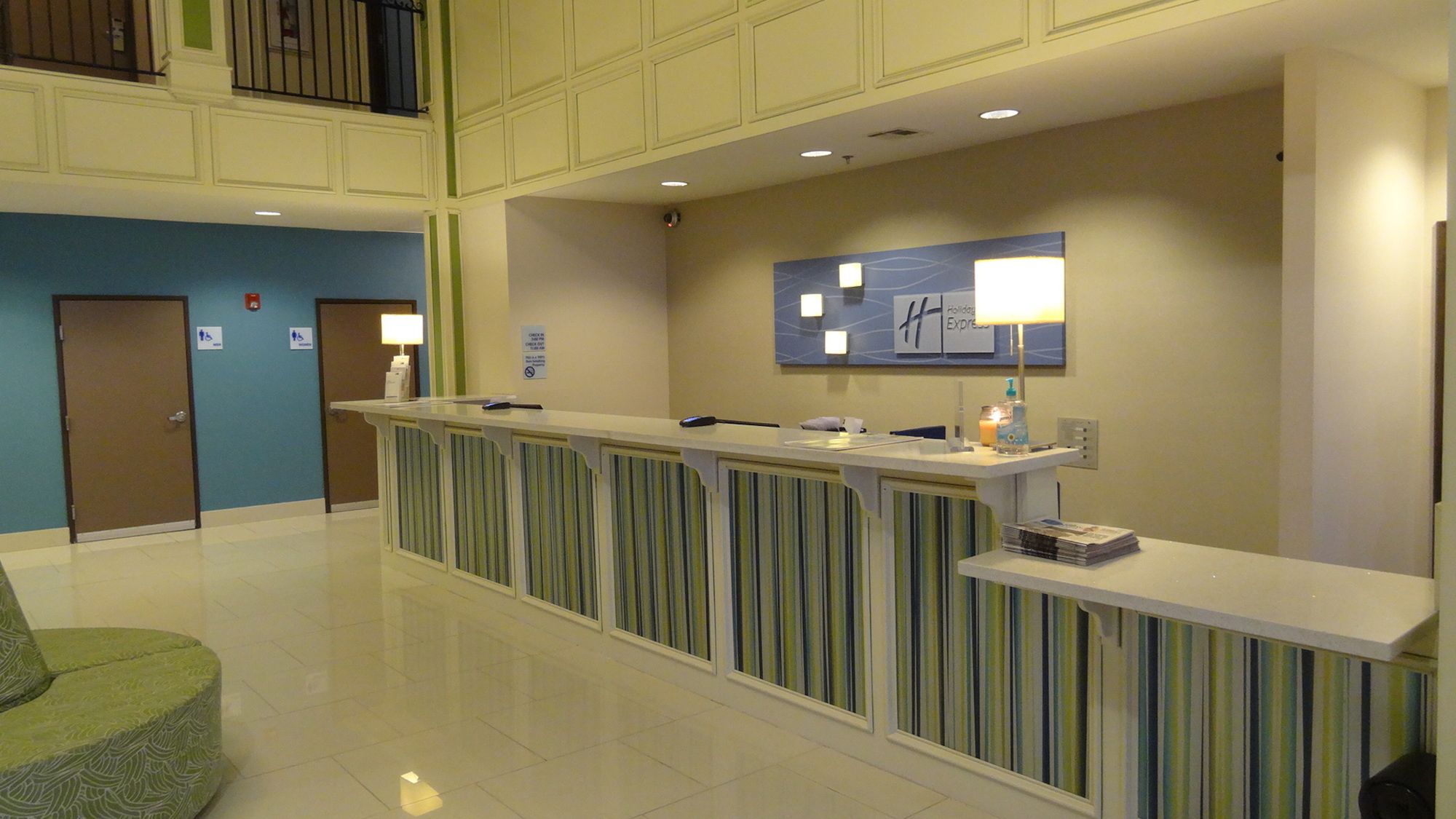 Holiday Inn Express Kansas City - Bonner Springs