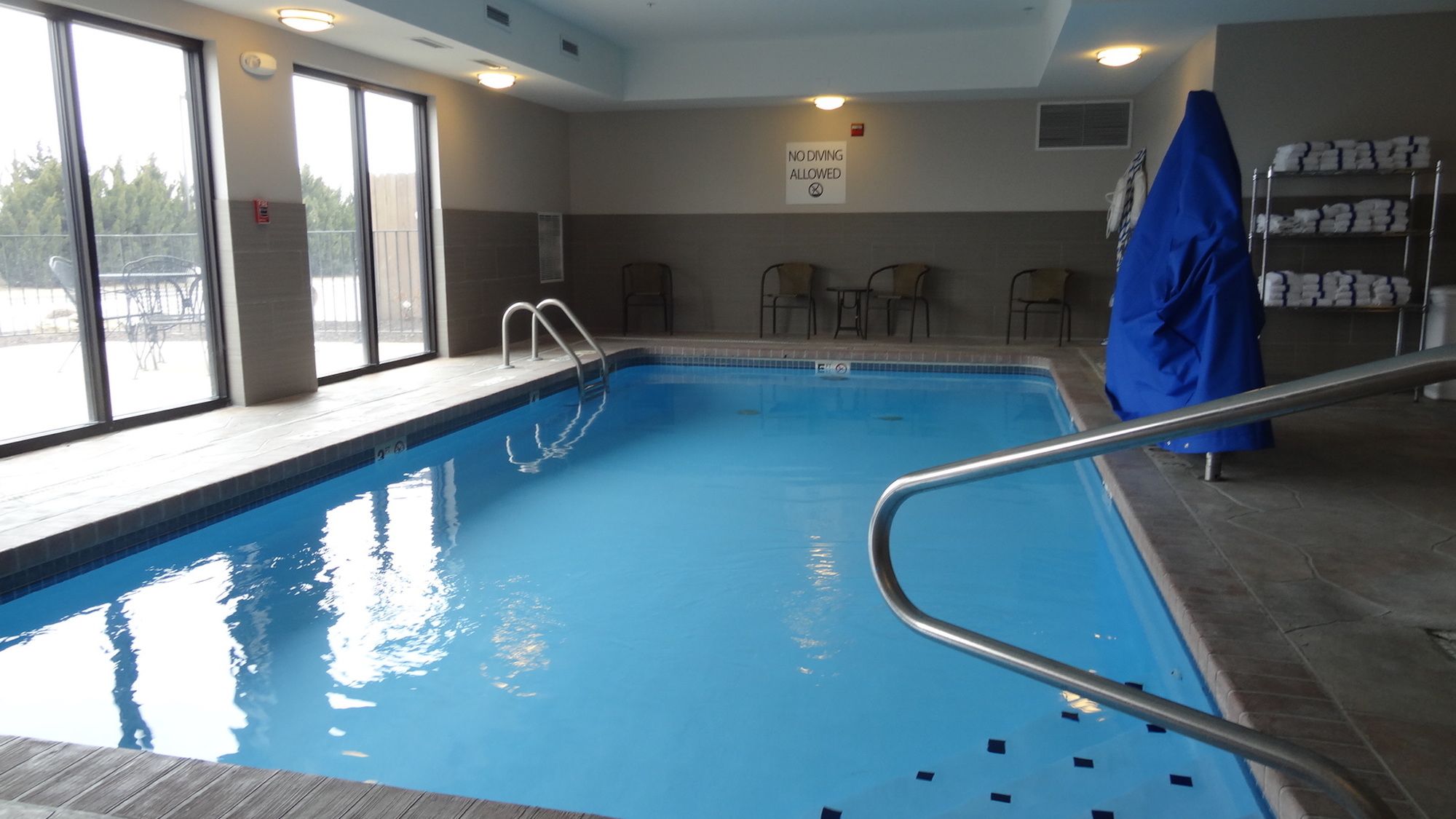 Holiday Inn Express Kansas City - Bonner Springs