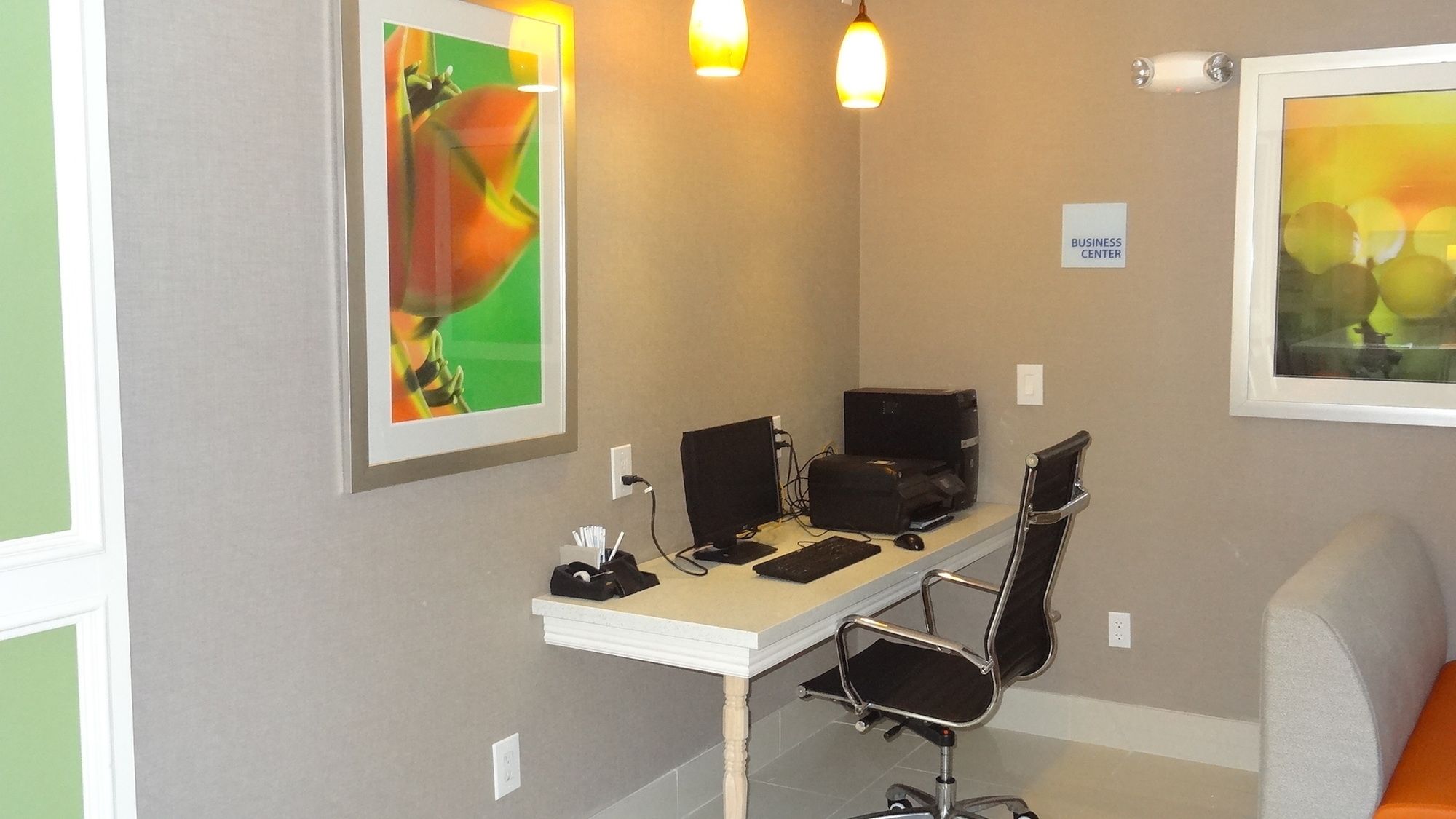 Holiday Inn Express Kansas City - Bonner Springs