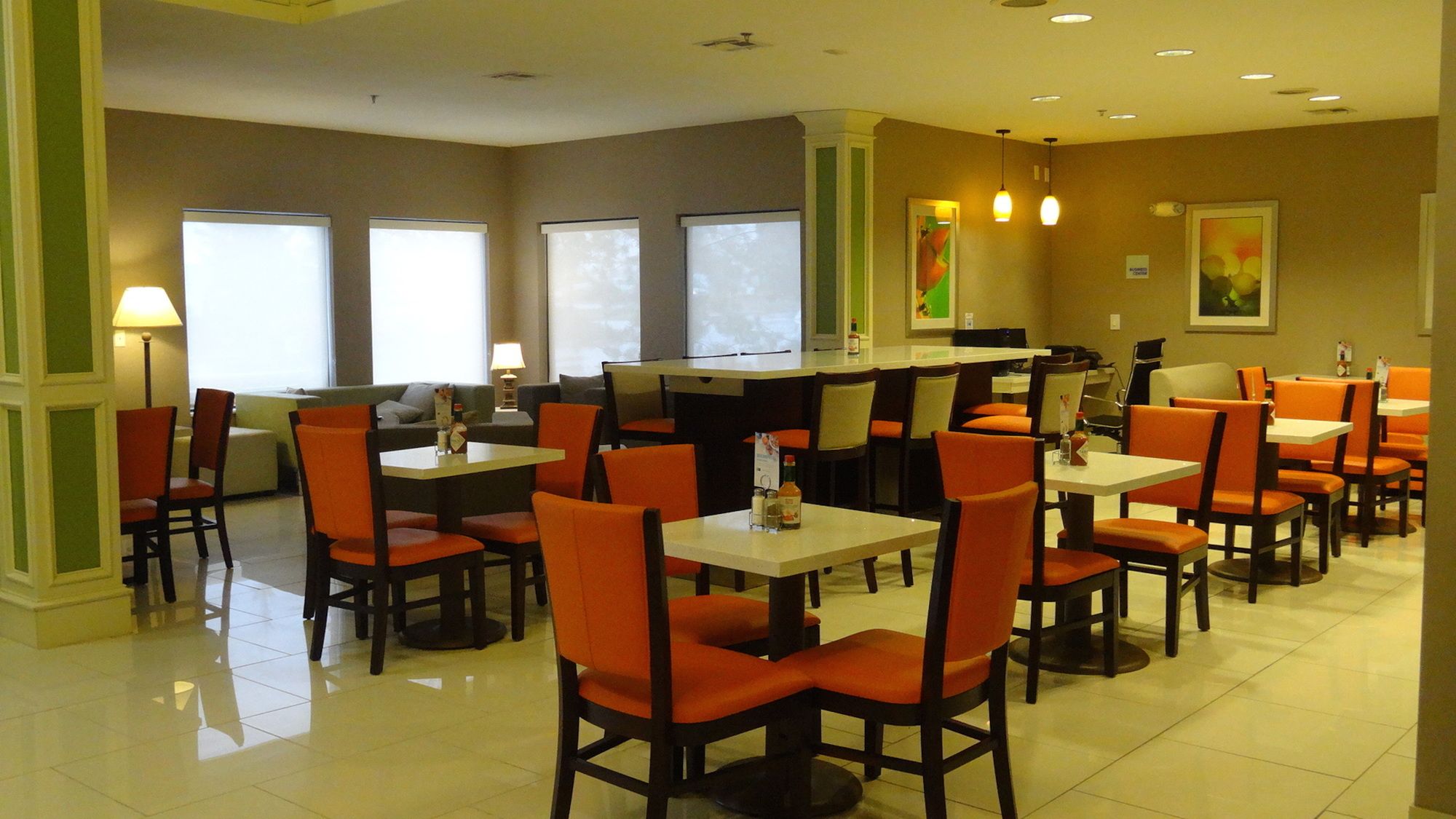 Holiday Inn Express Kansas City - Bonner Springs