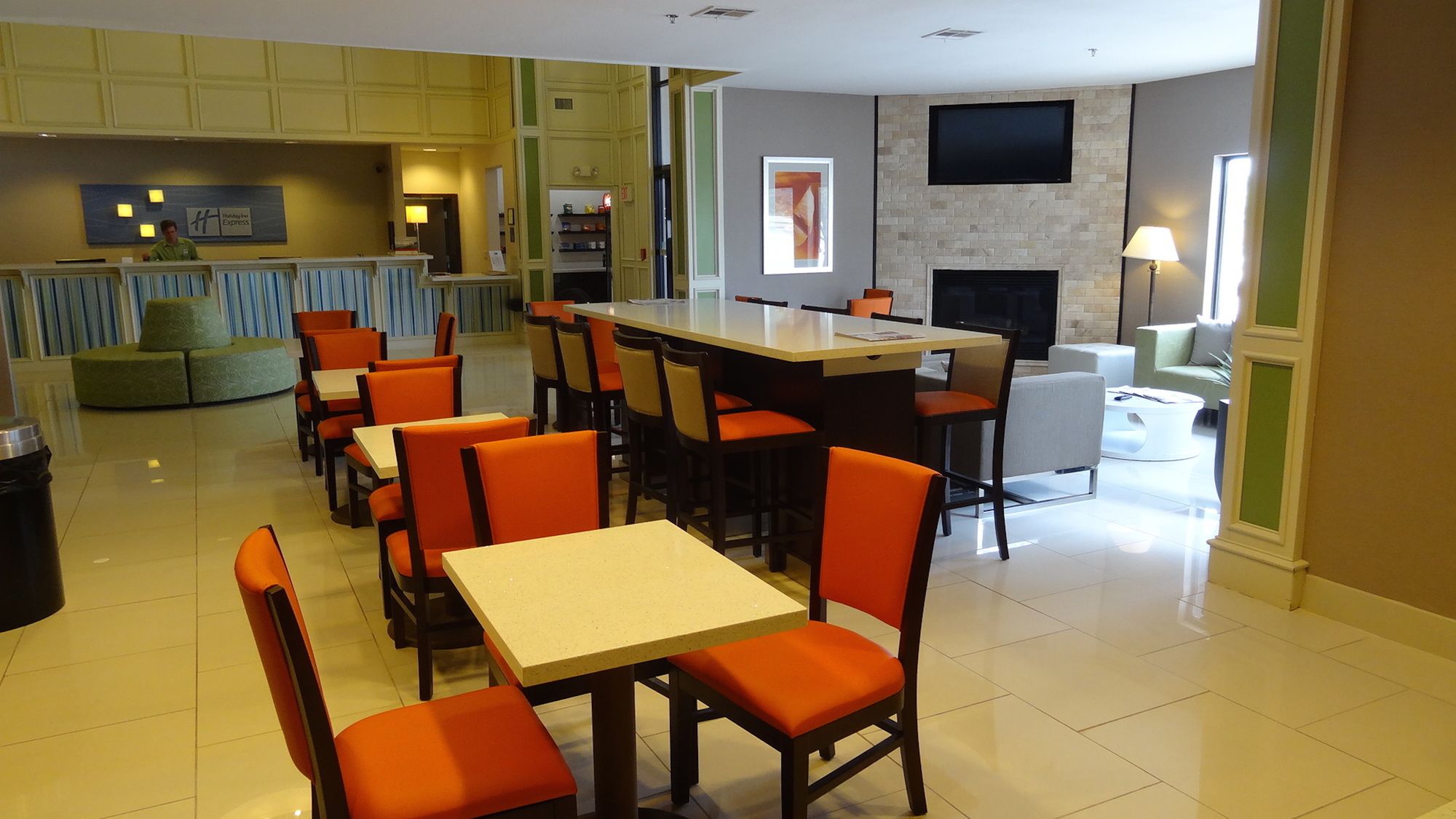 Holiday Inn Express Kansas City - Bonner Springs