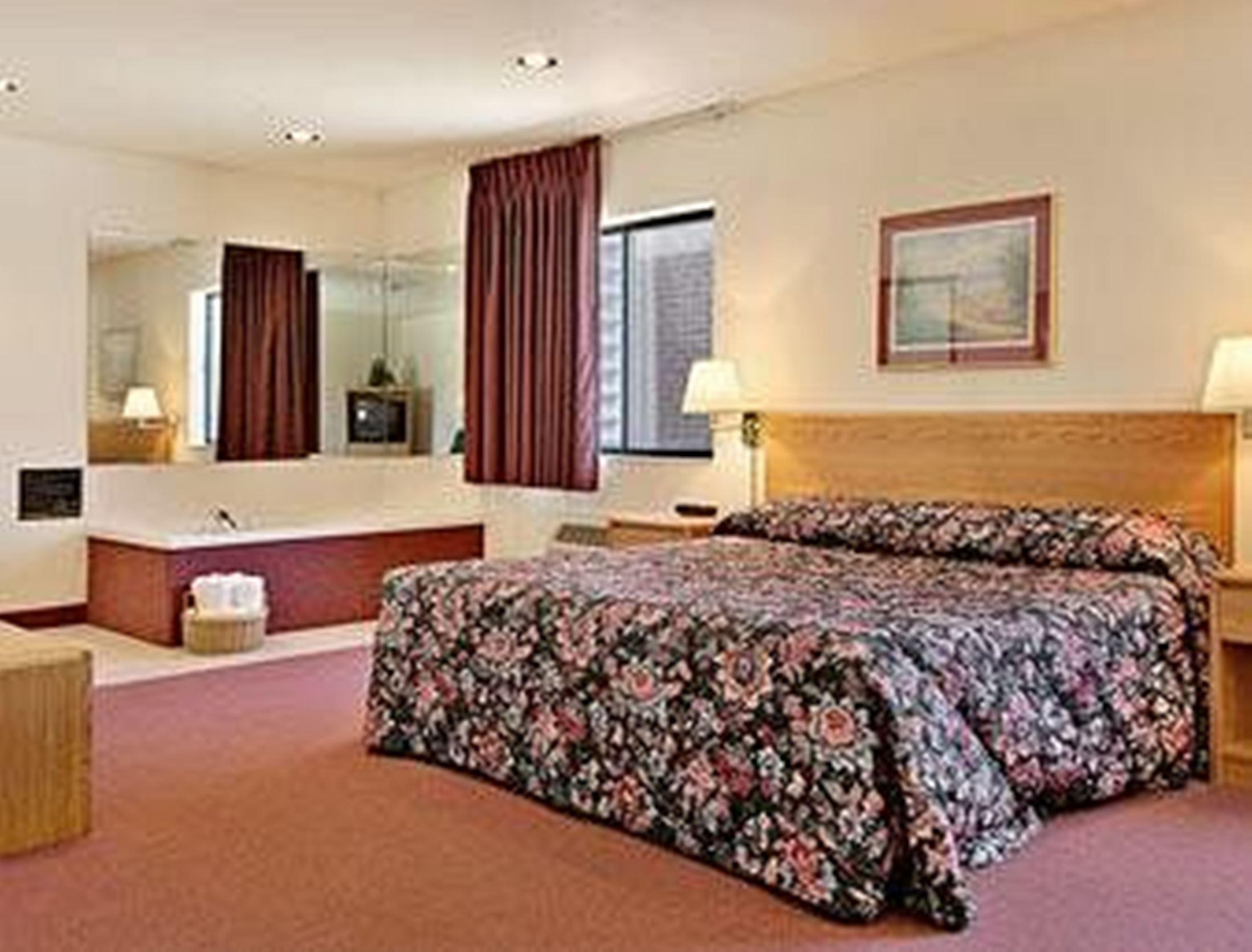 Super 8 by Wyndham Chanute