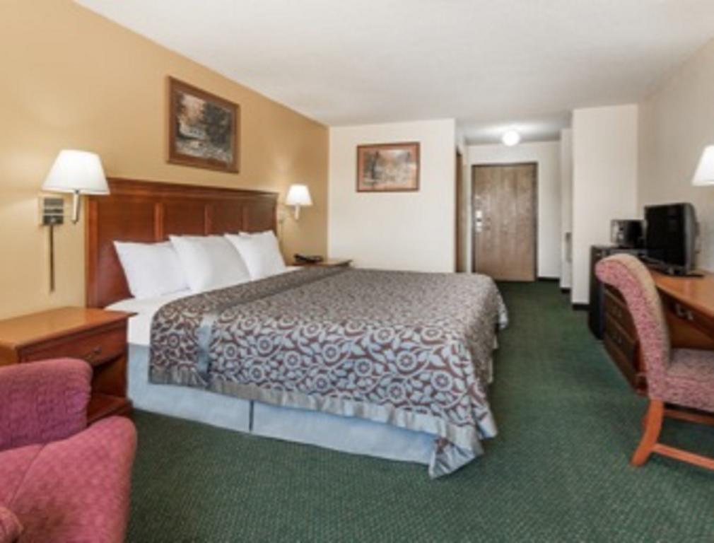 Days Inn by Wyndham Colby