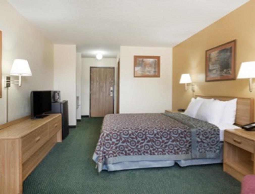 Days Inn by Wyndham Colby