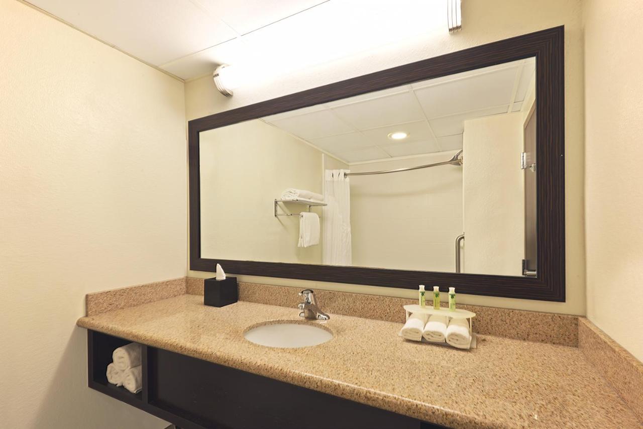 Holiday Inn Express Hotel & Suites Colby