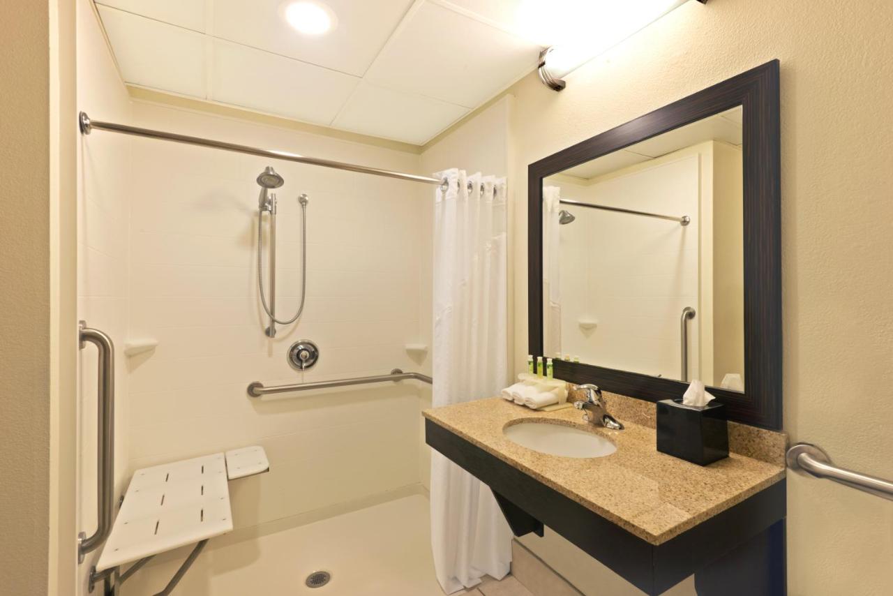 Holiday Inn Express Hotel & Suites Colby