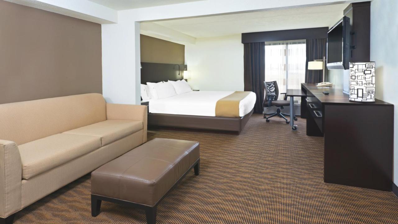 Holiday Inn Express Hotel & Suites Colby
