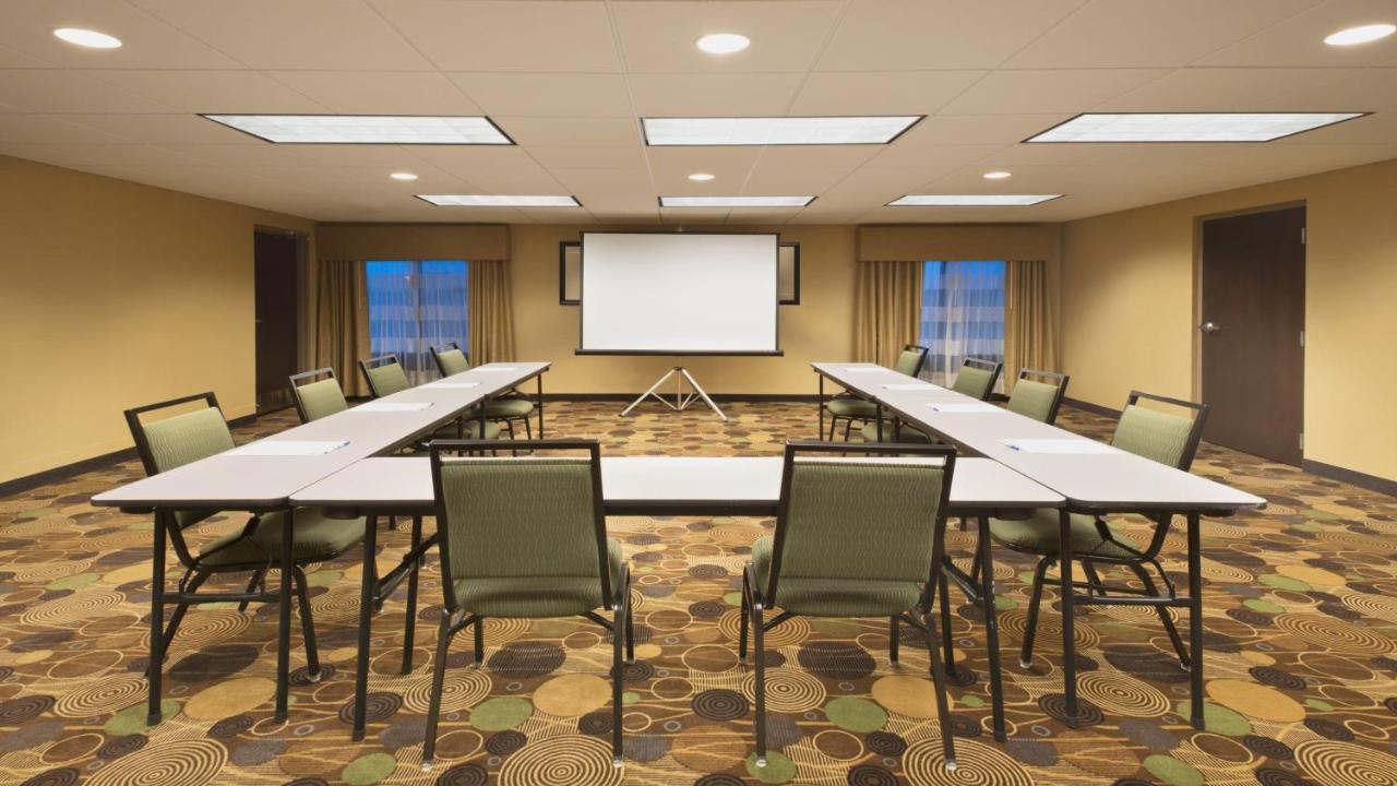 Holiday Inn Express Hotel & Suites Colby
