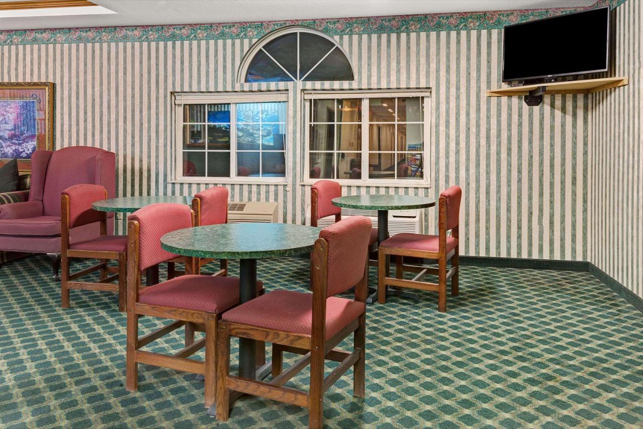 Super 8 by Wyndham De Soto