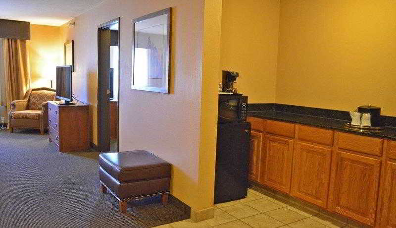 Best Western Plus Country Inn & Suites