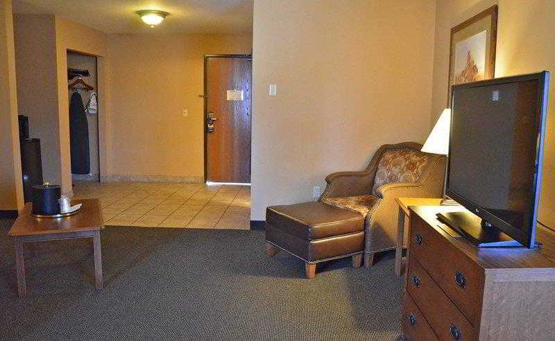 Best Western Plus Country Inn & Suites