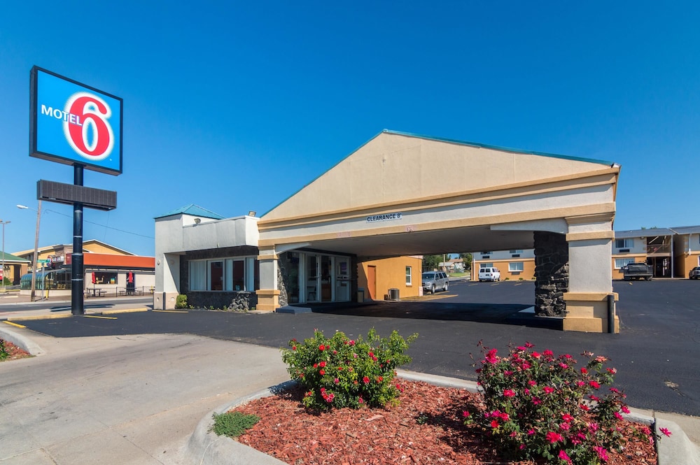 OYO Townhouse Dodge City KS