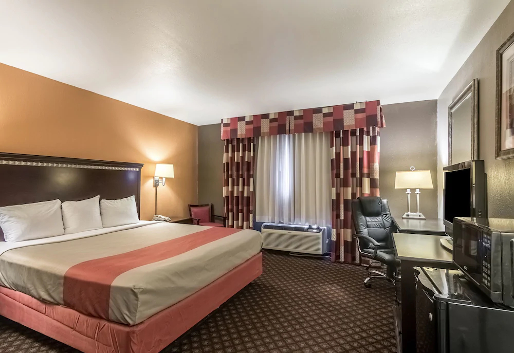 OYO Townhouse Dodge City KS
