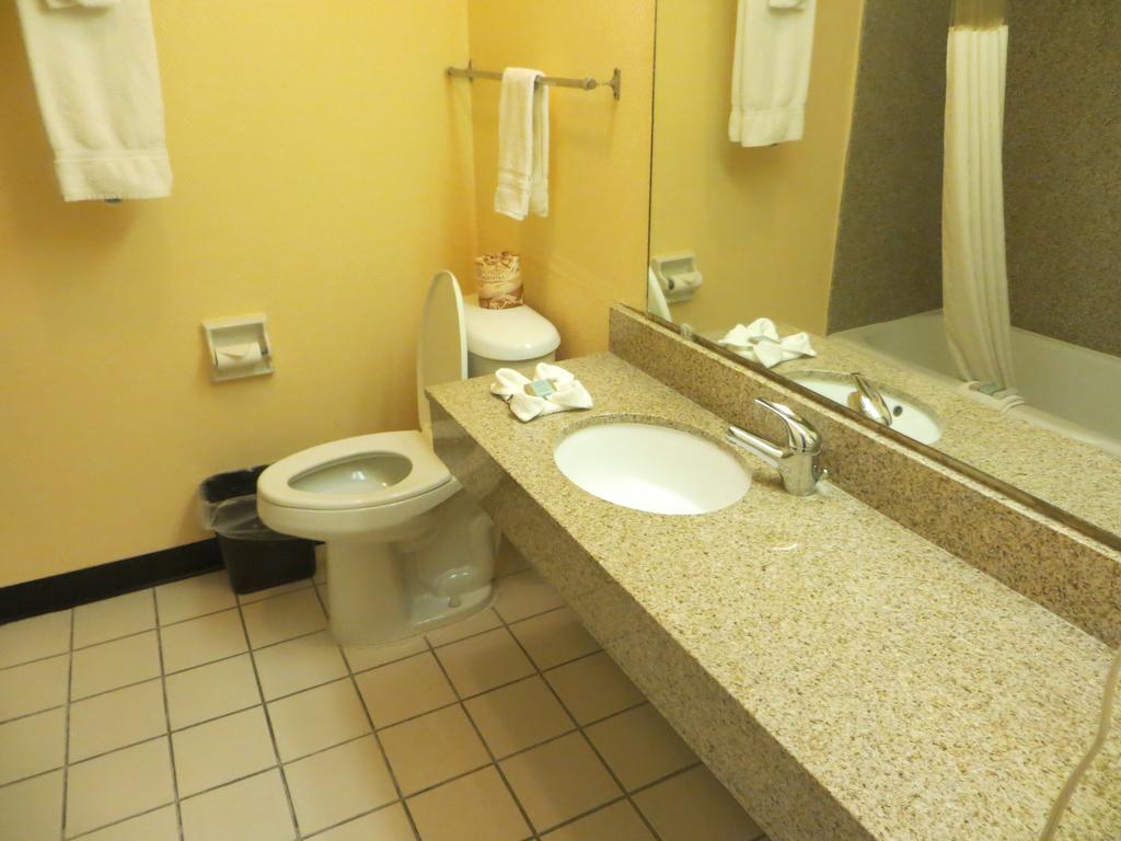 Silver Spur Vintage Inn & Suites