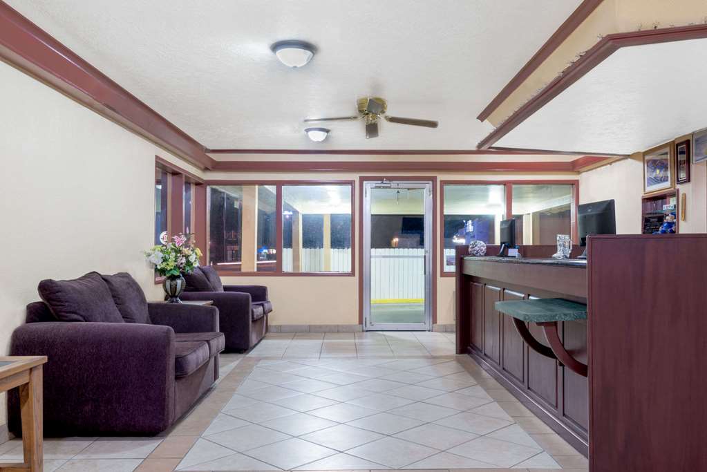 Silver Spur Vintage Inn & Suites