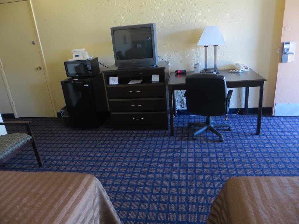 Silver Spur Vintage Inn & Suites