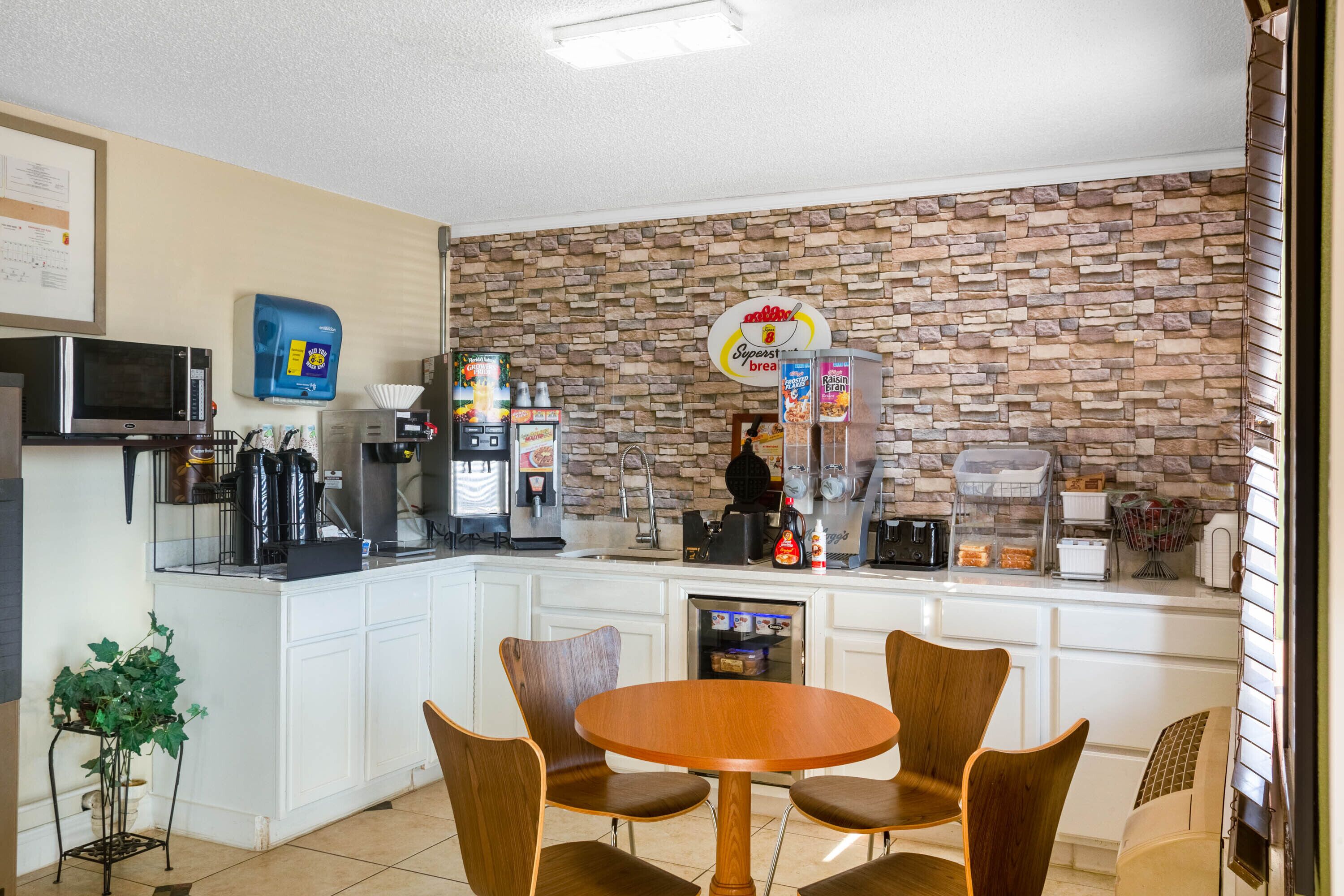 Super 8 by Wyndham El Dorado