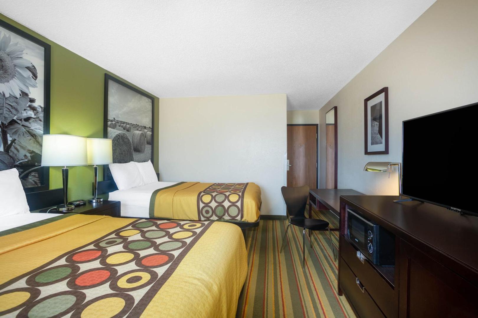 Super 8 by Wyndham El Dorado