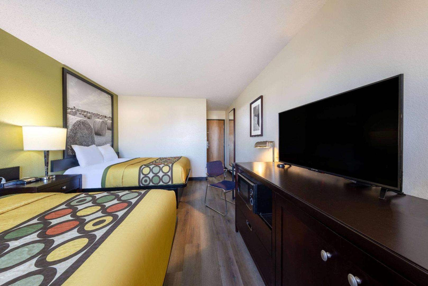 Super 8 by Wyndham El Dorado