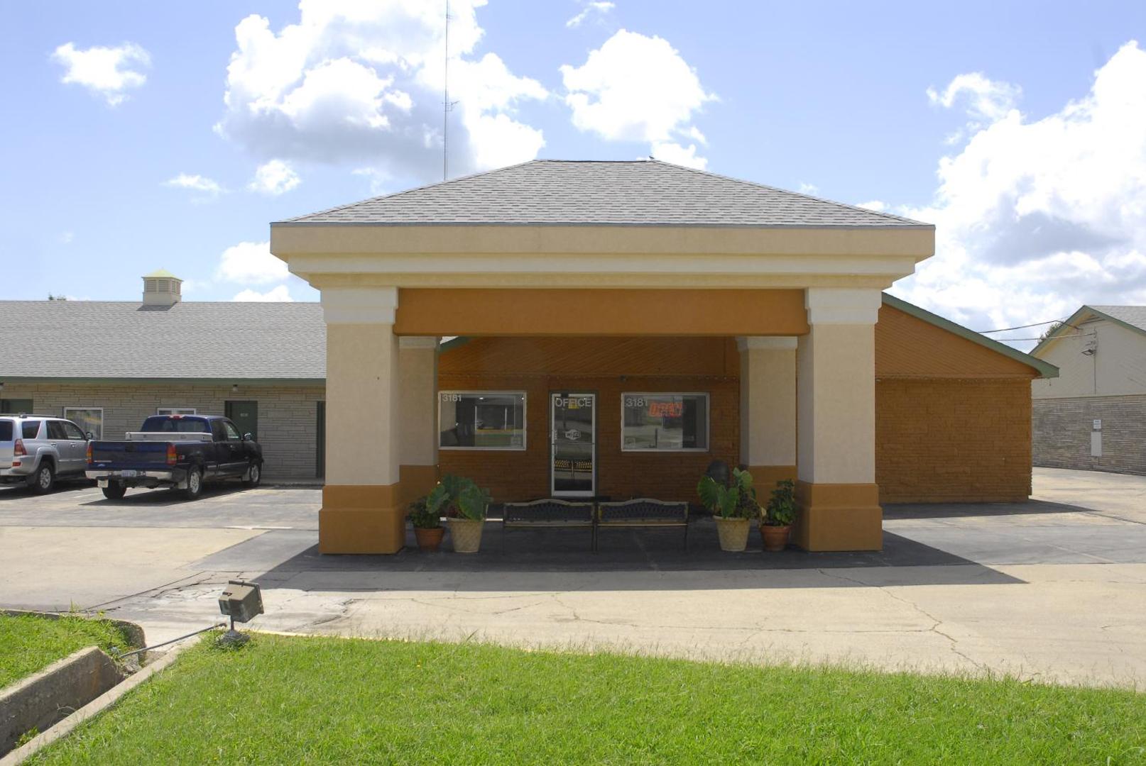 Americas Best Inn and Suites Emporia