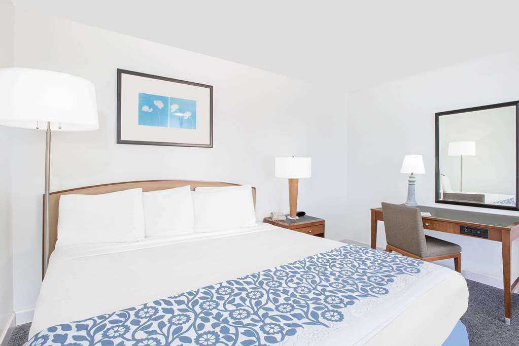 Travel Inn & Suites