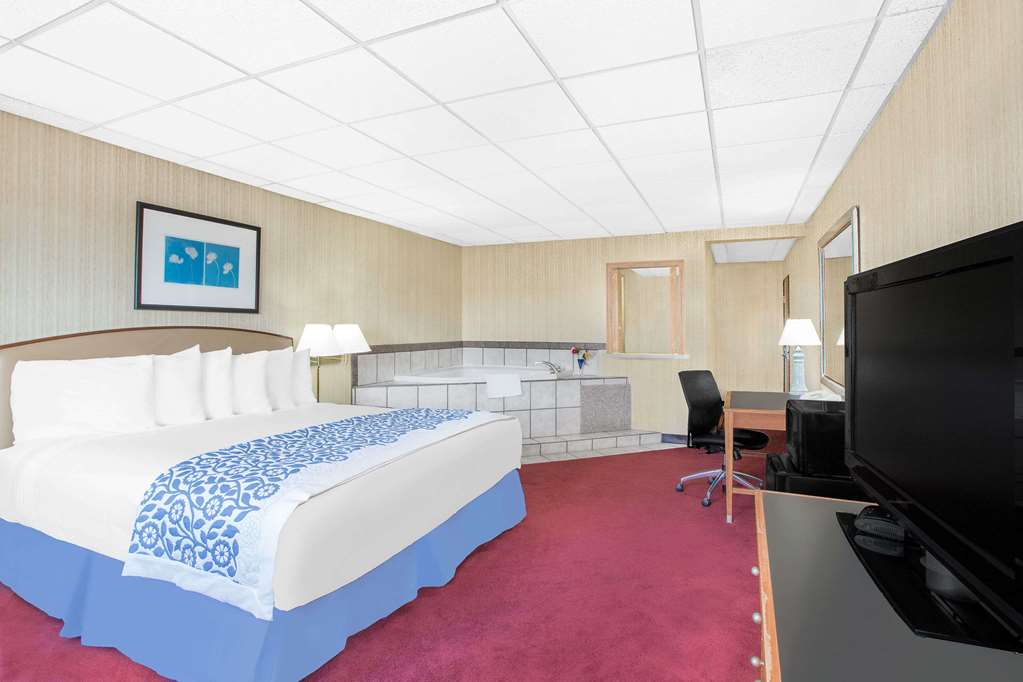 Travel Inn & Suites