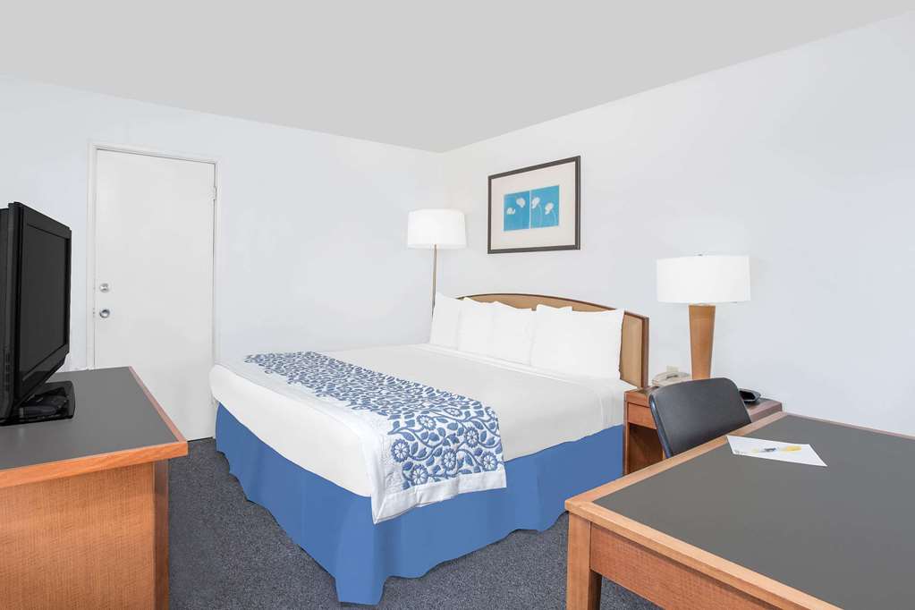 Travel Inn & Suites