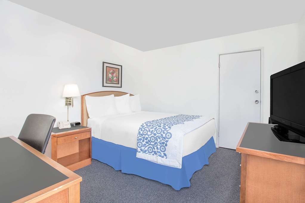 Travel Inn & Suites
