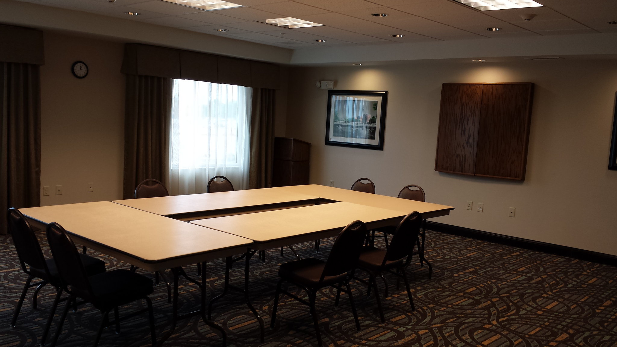 Holiday Inn Express & Suites Emporia Northwest