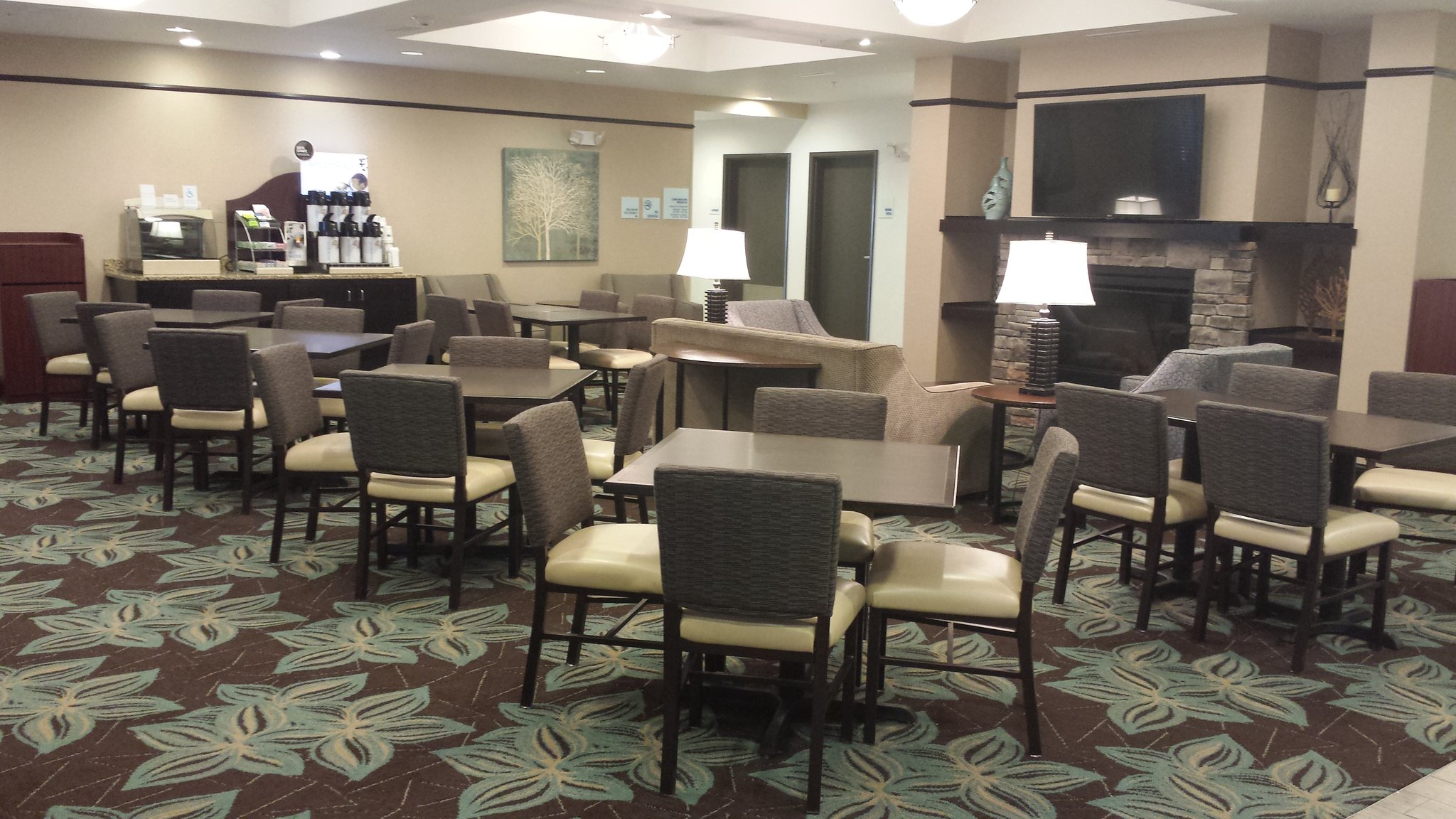 Holiday Inn Express & Suites Emporia Northwest