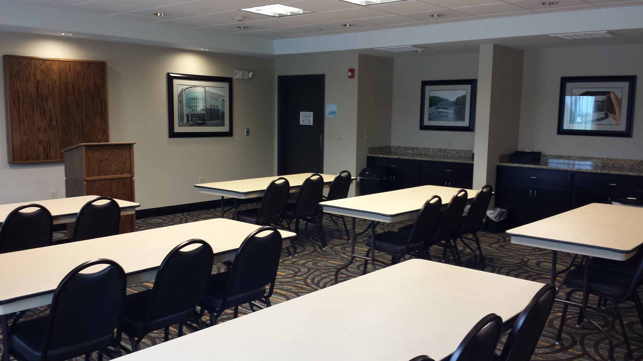 Holiday Inn Express & Suites Emporia Northwest