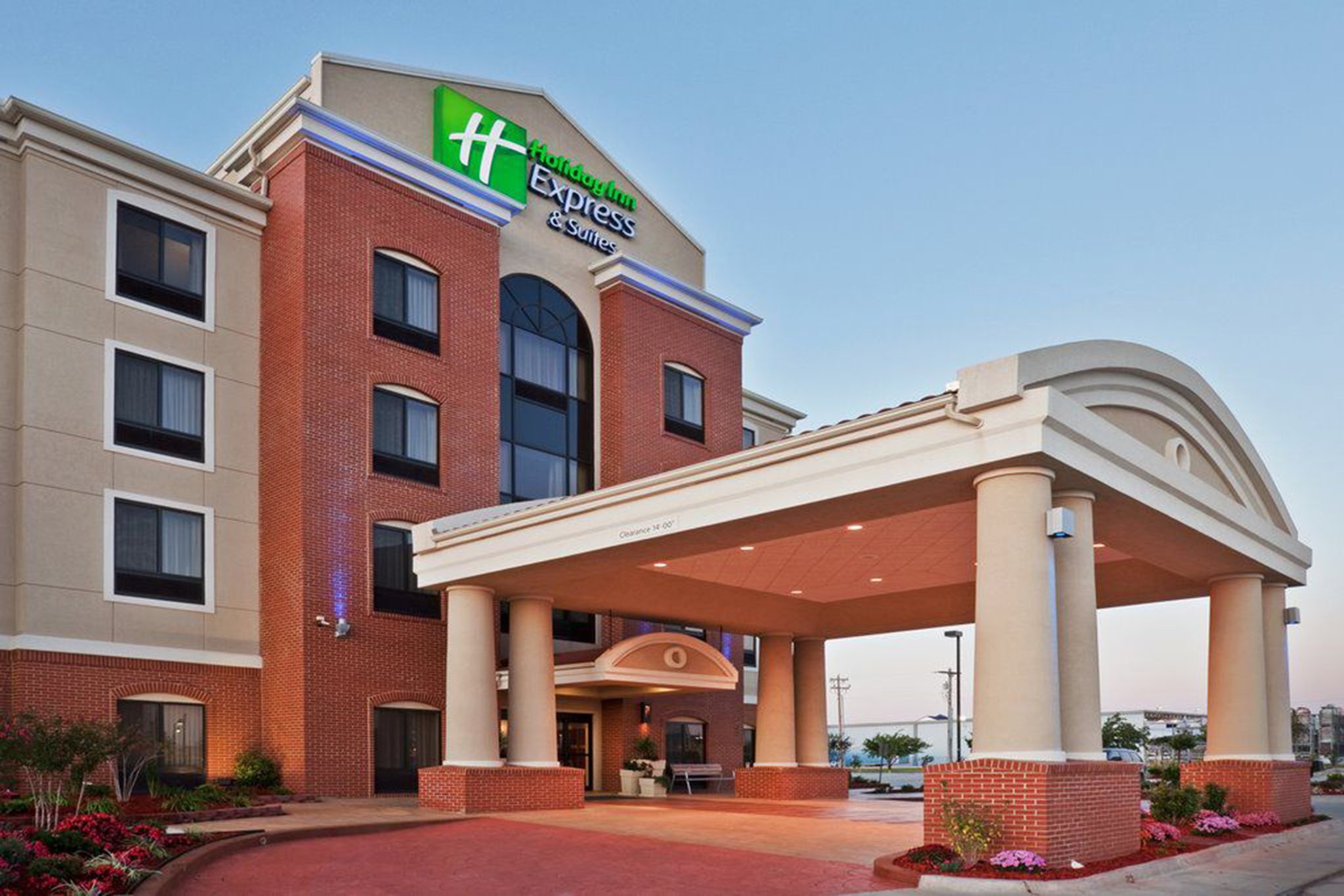 Holiday Inn Express & Suites Emporia Northwest