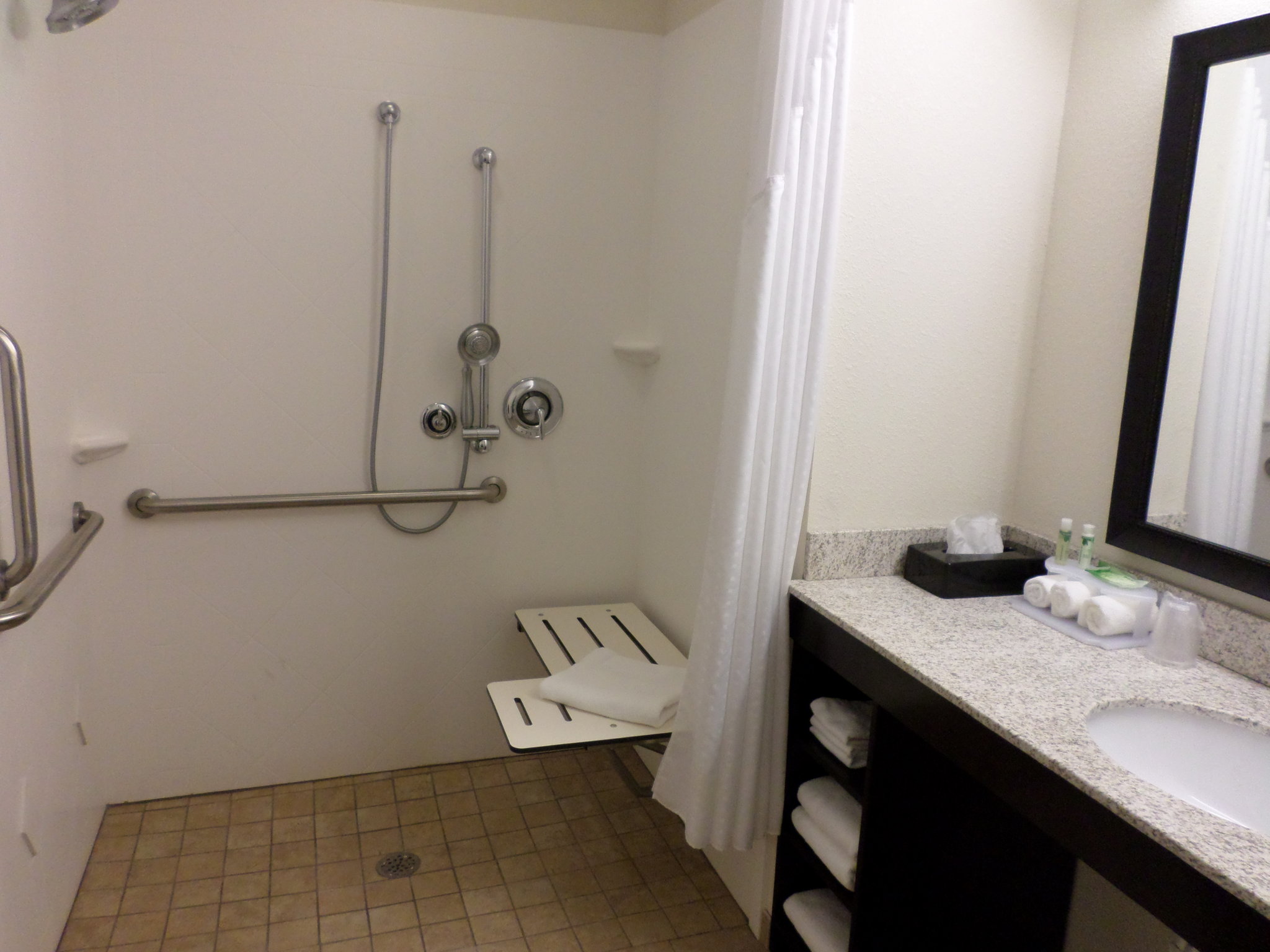 Holiday Inn Express & Suites Emporia Northwest