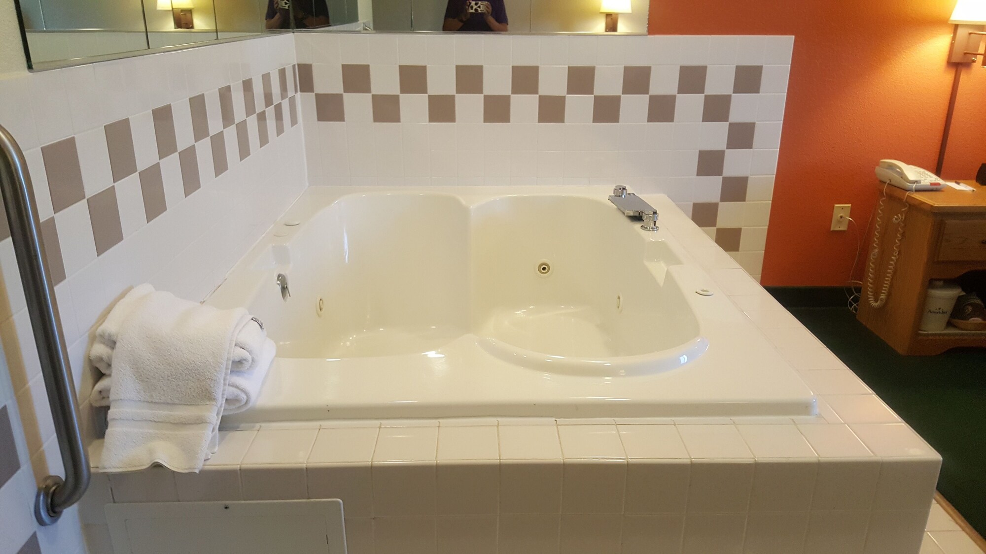 Holiday Inn Express Garden City East