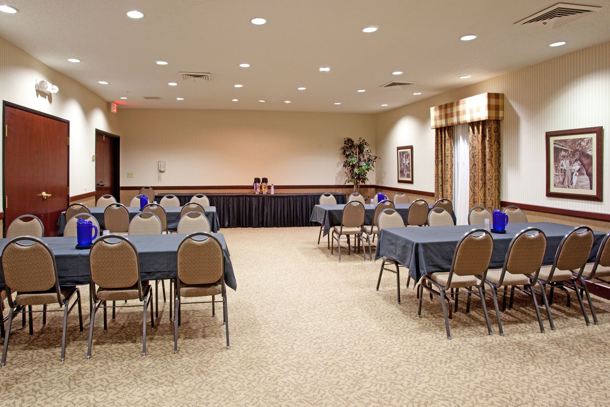 Country Inn & Suites by Radisson, Garden City, KS