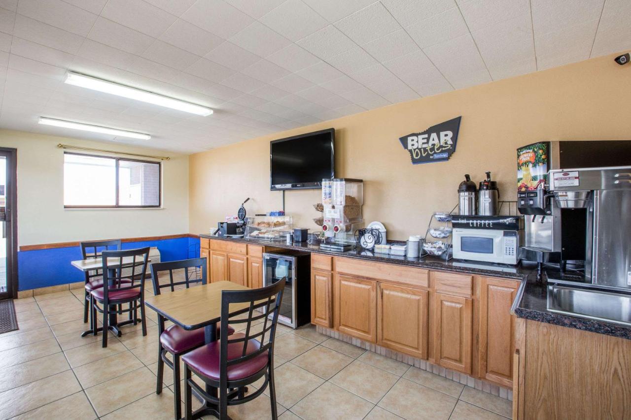 Travelodge by Wyndham Great Bend