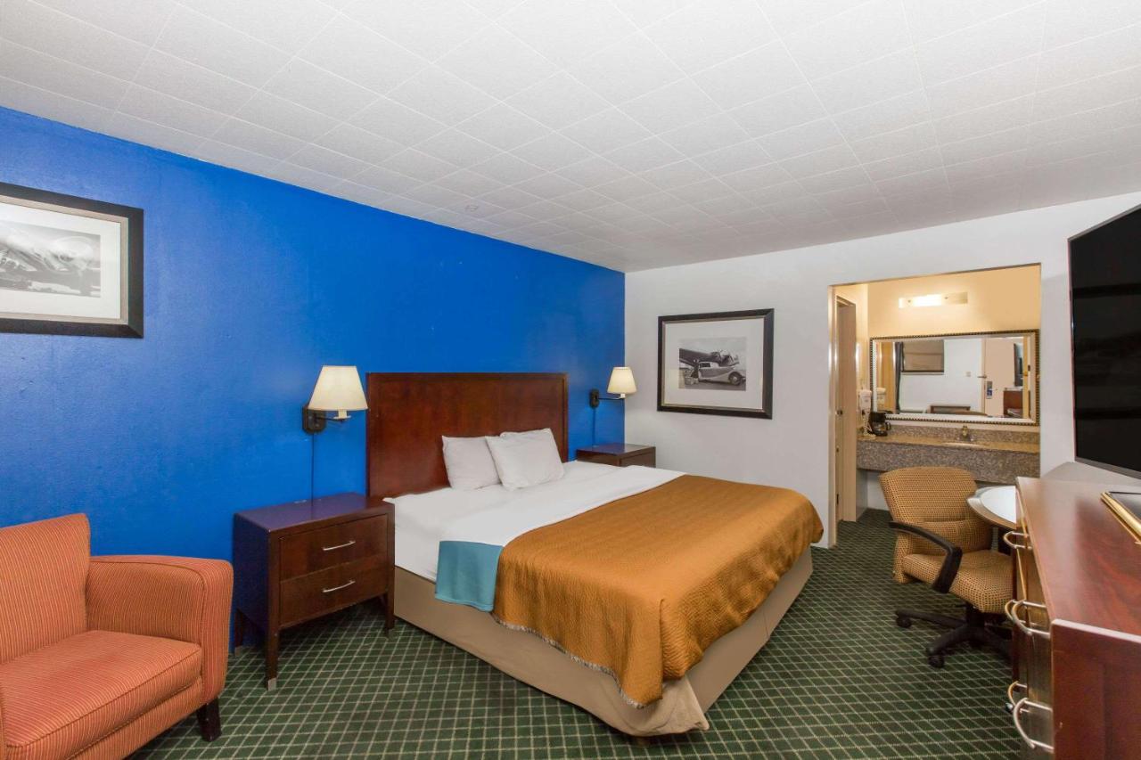 Travelodge by Wyndham Great Bend