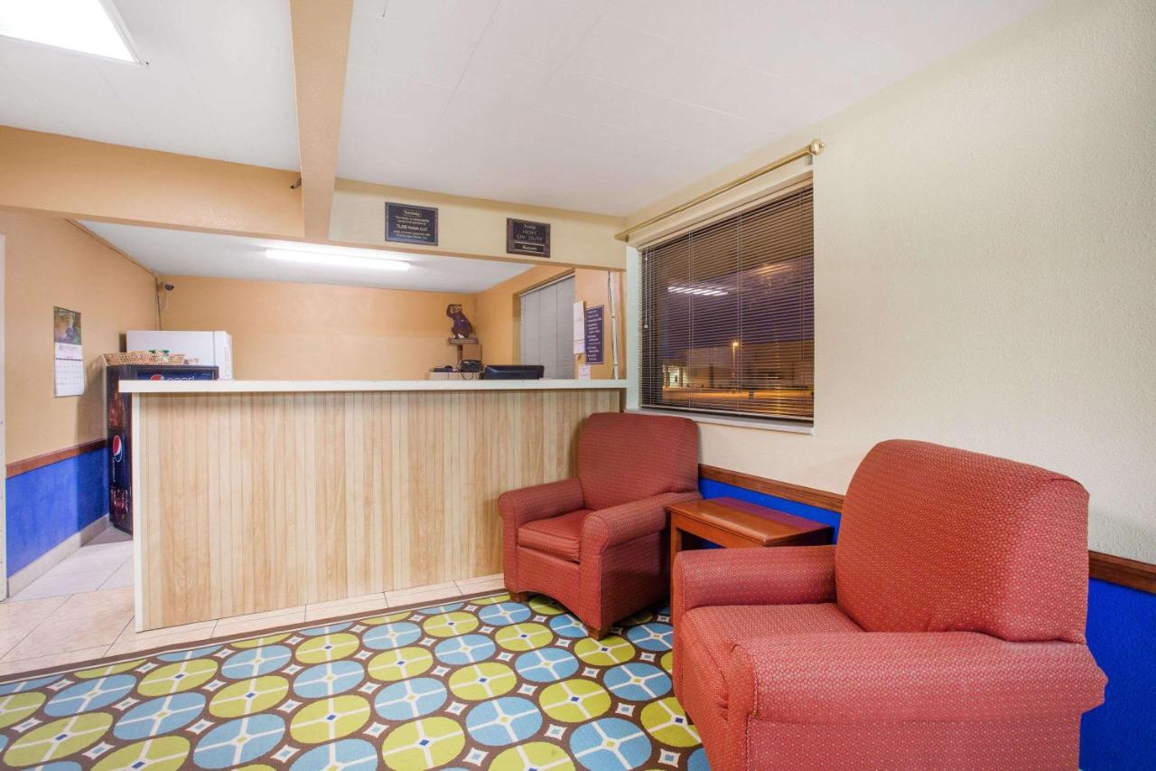 Travelodge by Wyndham Great Bend