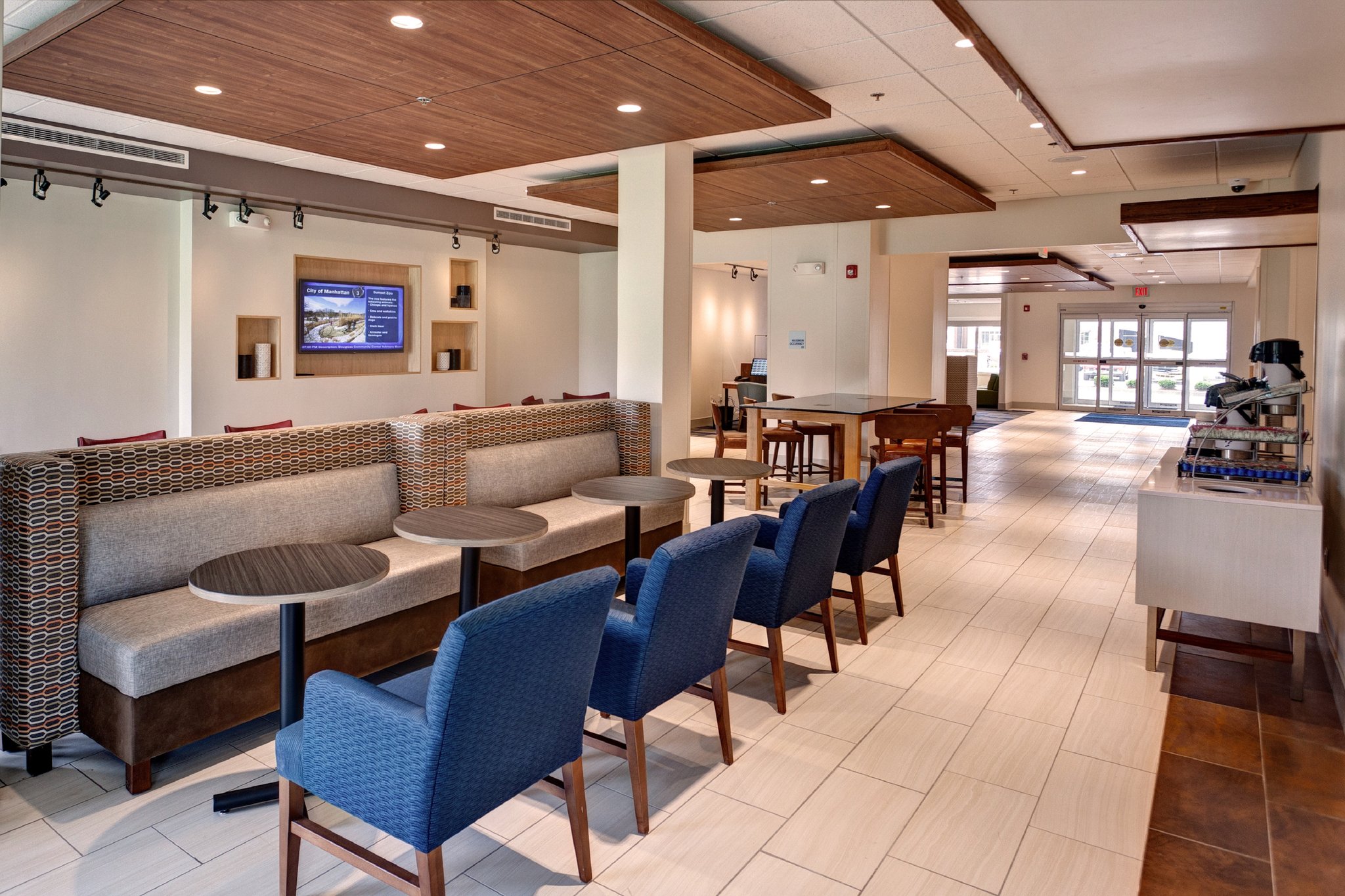 Holiday Inn Express & Suites Great Bend