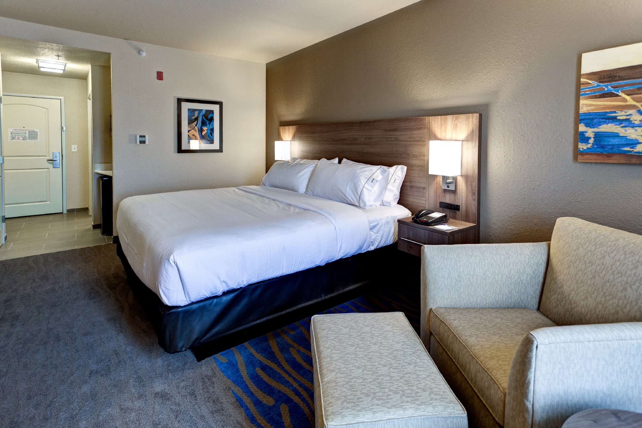 Holiday Inn Express & Suites Great Bend
